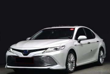 Toyota Camry 2.5 CVT XLE Hybrid 2020