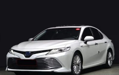 Toyota Camry 2.5 CVT XLE Hybrid 2020