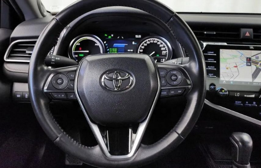 Toyota Camry 2.5 CVT XLE Hybrid 2020