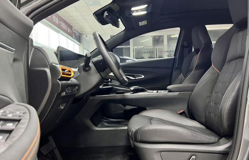 Changan UNI-T 1.5 AMT Premium Edition 2021