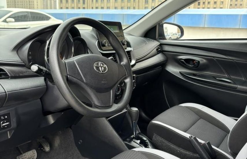 Toyota Yaris 1.5 CVT Leading 2021