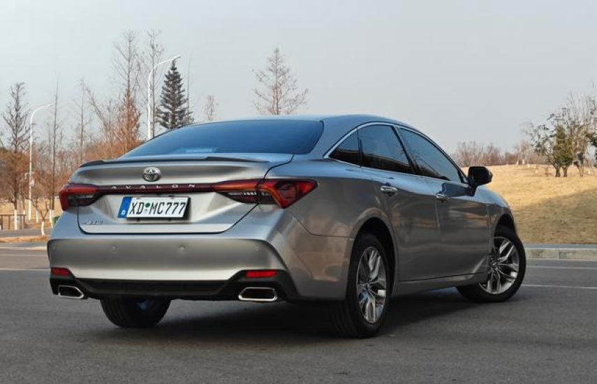 Toyota Avalon 2.5L Luxury 2021